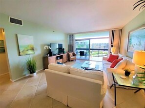 Smart TV, DVD player, books - Beachplace building 4 unit 503 by FVC (Longboat Key)