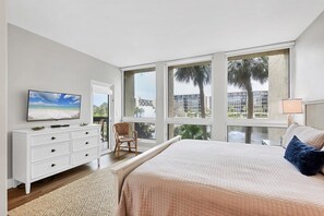 2 bedrooms, iron/ironing board, free WiFi, bed sheets - Updated 2 Bedroom Condo With Lanai Exit On Longboat Key By FVC (Longboat Key)