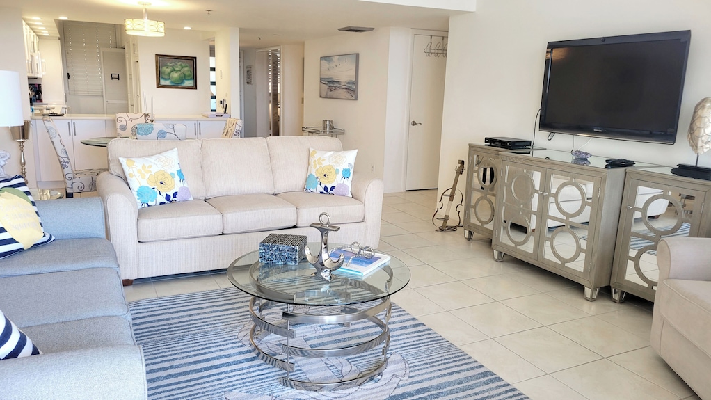 2/2 Beachplace Condo, Beach, Pool, Fitness, Tennis - Longboat Key, FL