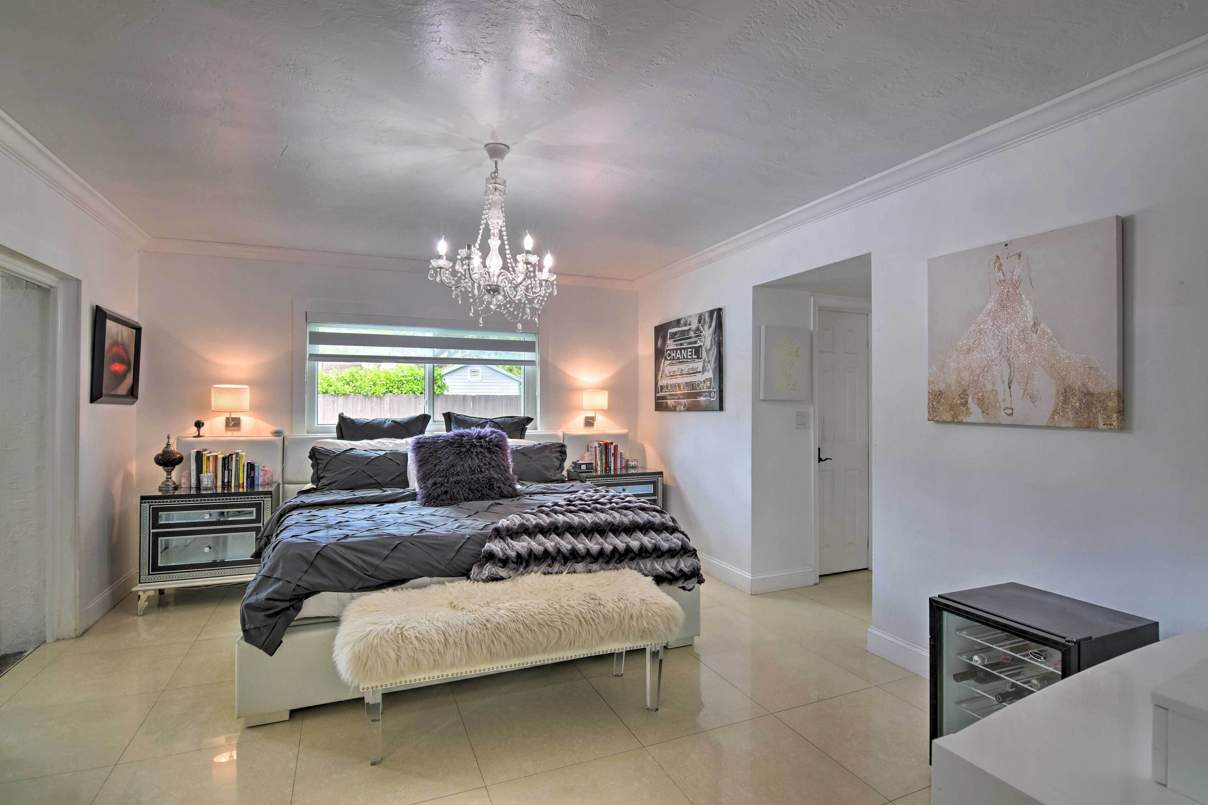 4 bedrooms, desk, iron/ironing board, travel crib