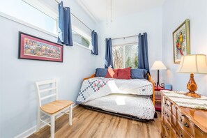 2 bedrooms, iron/ironing board, travel cot, free WiFi