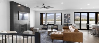 Luxury Lakefront Ski Home Close to 3 Epic Ski Resorts ⛷️