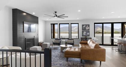 Luxury Lakefront Ski Home Close to 3 Epic Ski Resorts ⛷️