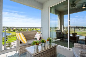 Terrace/patio - Beautiful Condo with Private Balcony, Near Attractions (Kissimmee)