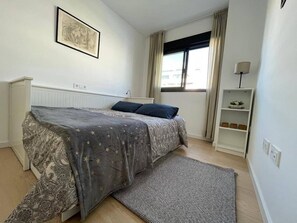 3 chambres, fer et planche à repasser, lit parapluie, Wi-Fi gratuit