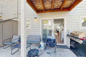 Terrace/patio - Immaculate Condo Near Meadow Village | New Carpet, Mountain Views & Dog-Friendly (Big Sky)
