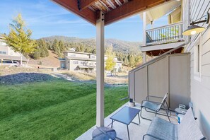 Terrace/patio - Immaculate Condo Near Meadow Village | New Carpet, Mountain Views & Dog-Friendly (Big Sky)