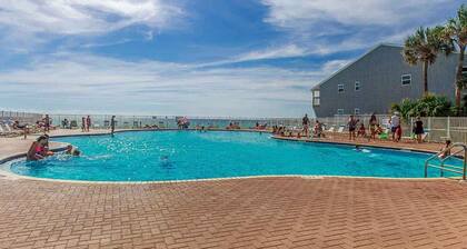 CORNER UNIT 3rd floor Beachfront~Panoramic View~walk to Pier Park King BR +Bunks