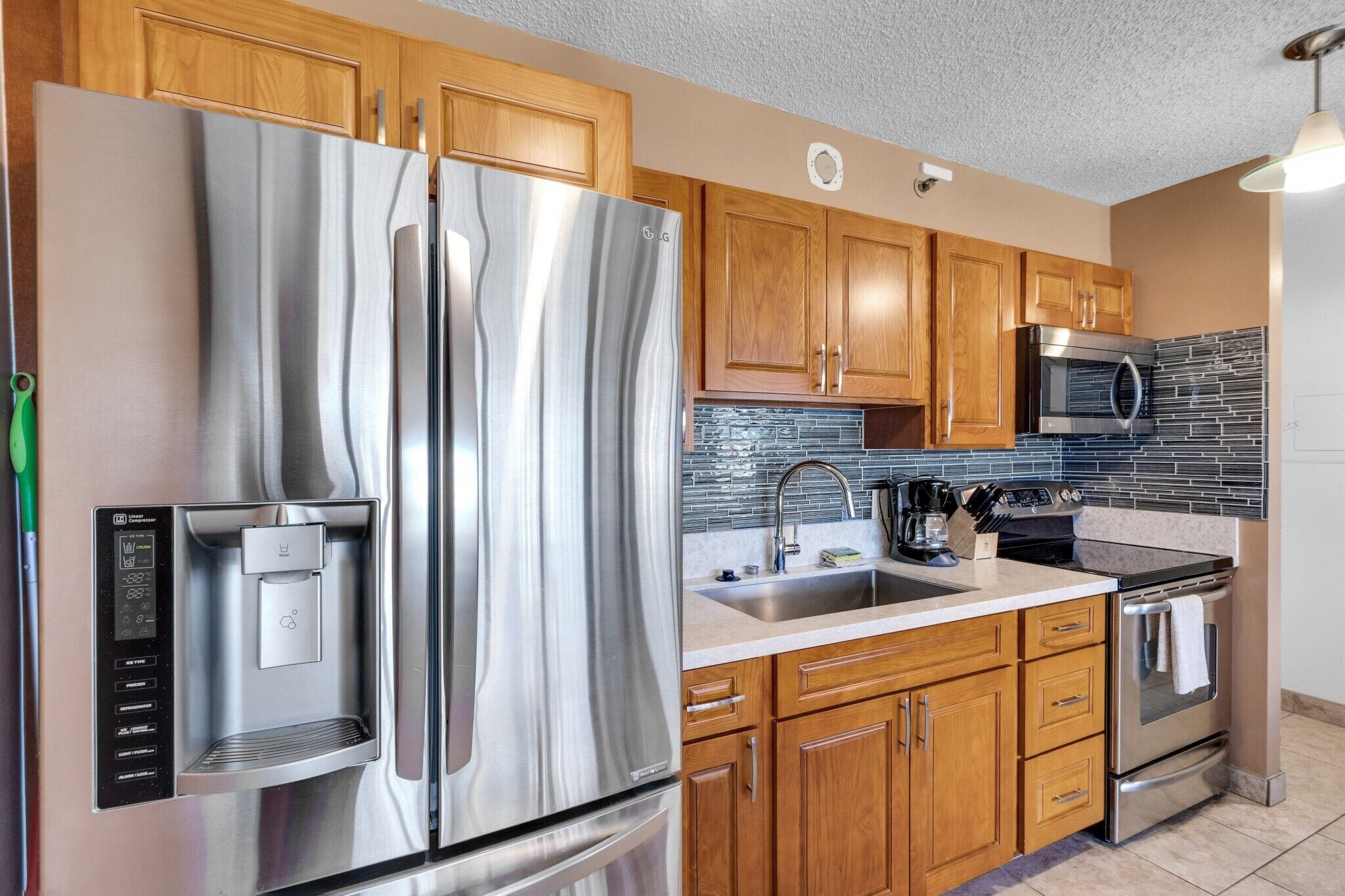 Stunning Waikiki Banyan Suite Mountain Views W/free Parking To