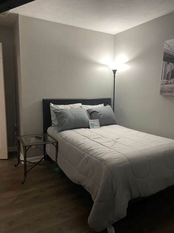 3 عدّة غرف نوم ومكواة/لوح كي وواي فاي مجانًا وملاءات أسرّة