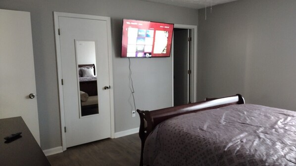 3 室のベッドルーム、アイロン / アイロン台、WiFi (無料)、ベッドシーツ