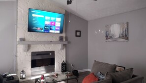 Smart TV, fireplace - Arabia mountain (Stonecrest)
