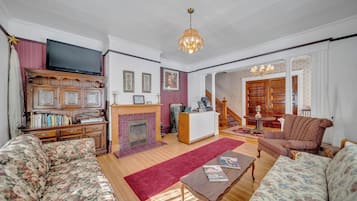 Smart TV, computer monitors