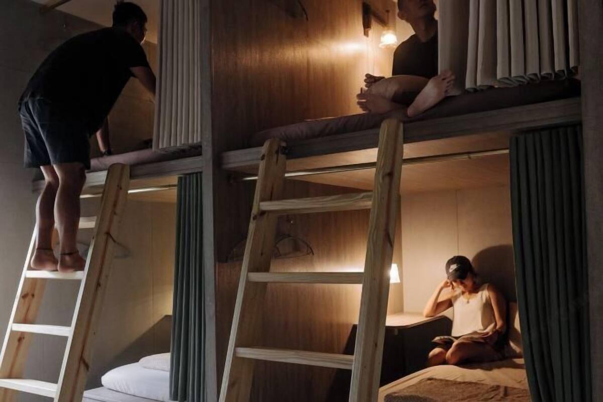 Desk, laptop workspace, free WiFi, bed sheets