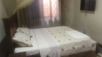 2 bedrooms, iron/ironing board, WiFi, bed sheets