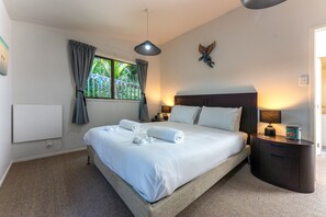 Family House | 3 bedrooms, individually decorated, individually furnished - Treetops - Forest Escape - Onetangi (Waiheke Island)