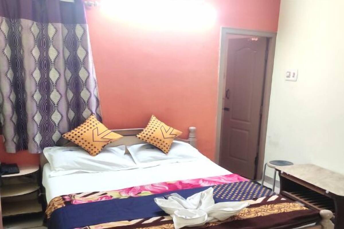 Egyptian cotton sheets, premium bedding, iron/ironing board, free WiFi