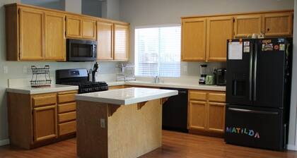 Beautiful Big House, Great LOCATION & Neighborhood