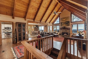TV, fireplace, DVD player - Enjoy mountain views, cook out on the Weber grill & relax! - Canoe Believe It (Jasper)