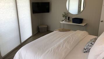 2 bedrooms, iron/ironing board, free WiFi, bed sheets