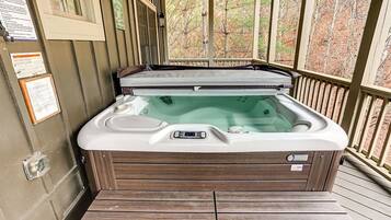 Outdoor spa tub