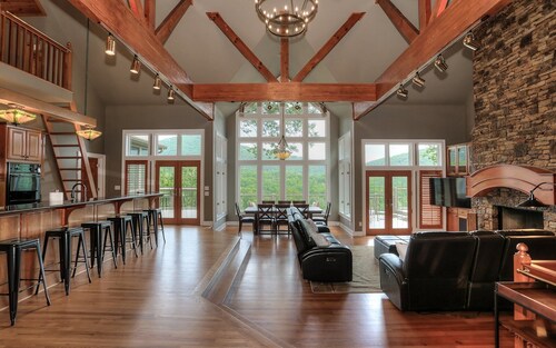 Fireside Sips, Soothing Hot Tub Soaks, Hiking Trails, Lakeside Dining & Scenic Golf - Field of Stars