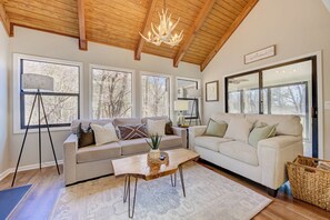 Unclassified image, 4 of 50, button