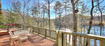 Paradise Retreat - Sip Cocktails by Lake Disharoon, Play Golf & Swim Year-Round