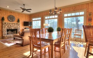 Dining - Paradise Retreat - Sip Cocktails by Lake Disharoon, Play Golf & Swim Year-Round (Jasper)