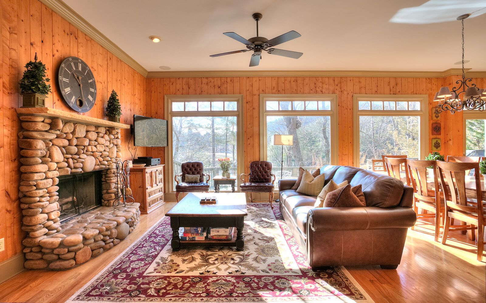 電視、壁爐、遊戲機、DVD 播放機