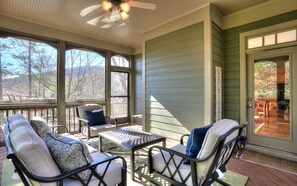 Terrace/patio - Paradise Retreat - Sip Cocktails by Lake Disharoon, Play Golf & Swim Year-Round (Jasper)