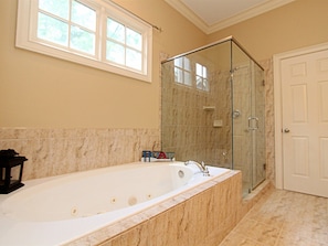 Ensemble douche/baignoire, serviettes fournies