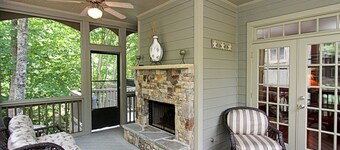 Tippy Canoe Lodge - Relax by the fireplace, play games + more!