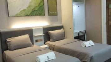 Iron/ironing board, free WiFi