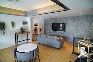 Living area - BookMe Hotel (Johor Bahru)