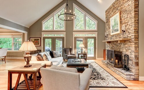 Wilderness Lodge - The perfect getaway home in Big Canoe!