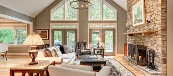 Wilderness Lodge - The perfect getaway home in Big Canoe!