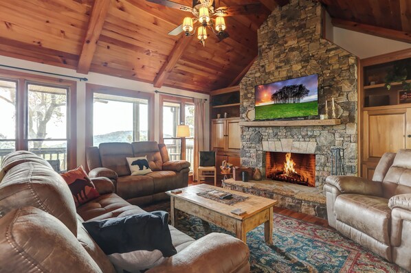 TV, fireplace, Netflix, DVD player