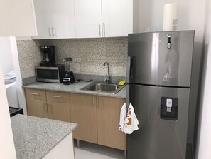 Kochgeschirr/Geschirr/Besteck