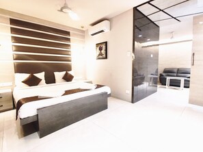 Egyptian cotton sheets, premium bedding, iron/ironing board, free WiFi