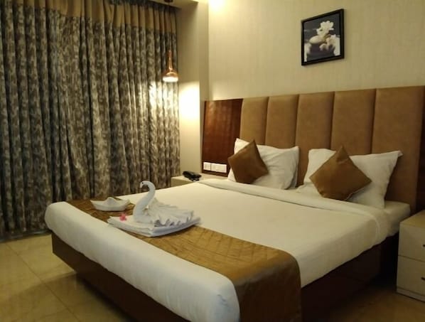 Egyptian cotton sheets, premium bedding, iron/ironing board, free WiFi