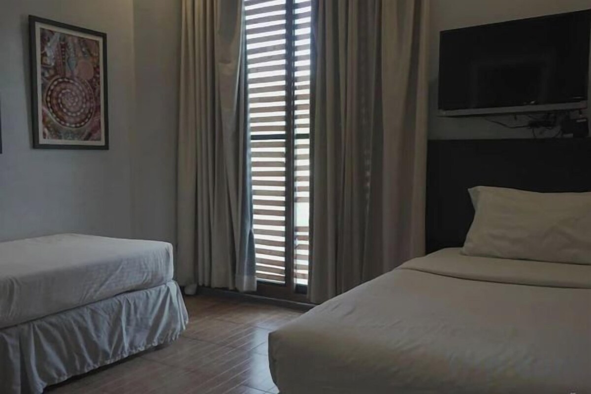 Minibar, desk, free WiFi, bed sheets
