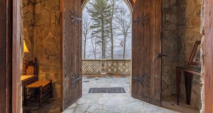 The Castle At Valle Crucis: Live Like A King! Over 10K sq ft, View, hot tub, pool table, and more!