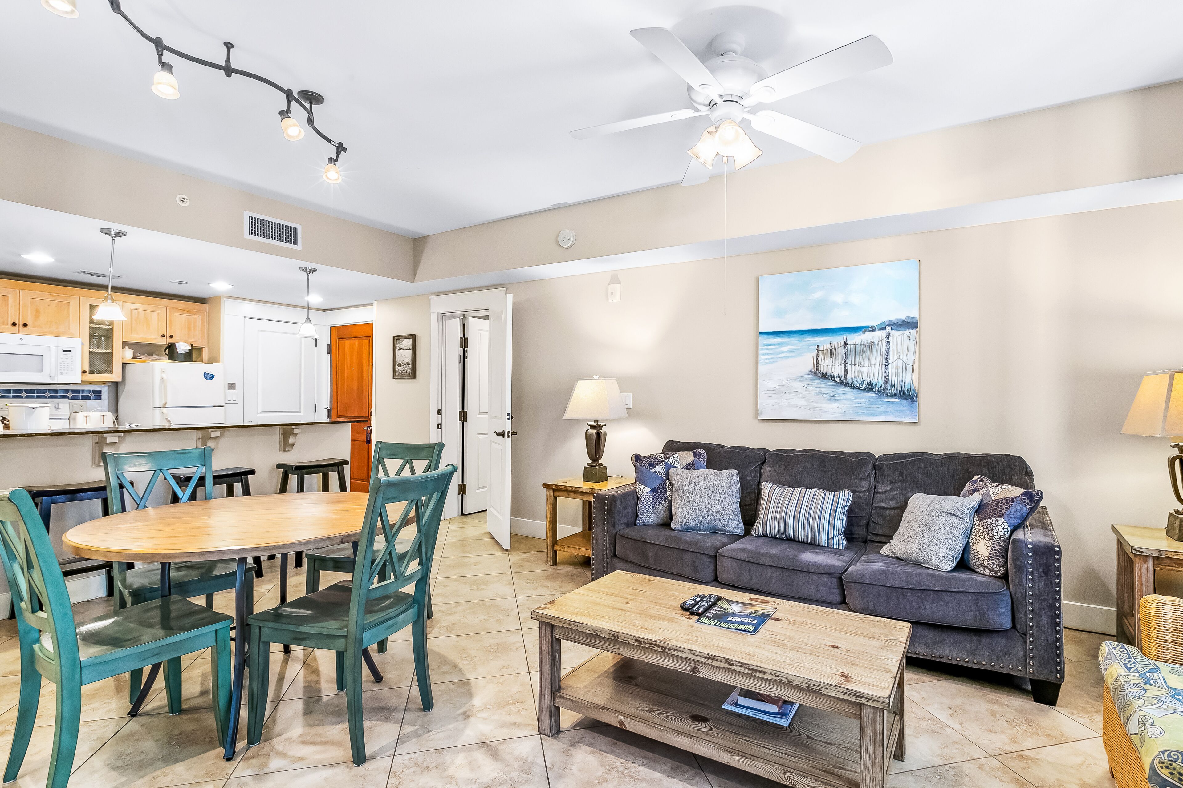 Fantastic condo near the village & beach with pool, private balcony