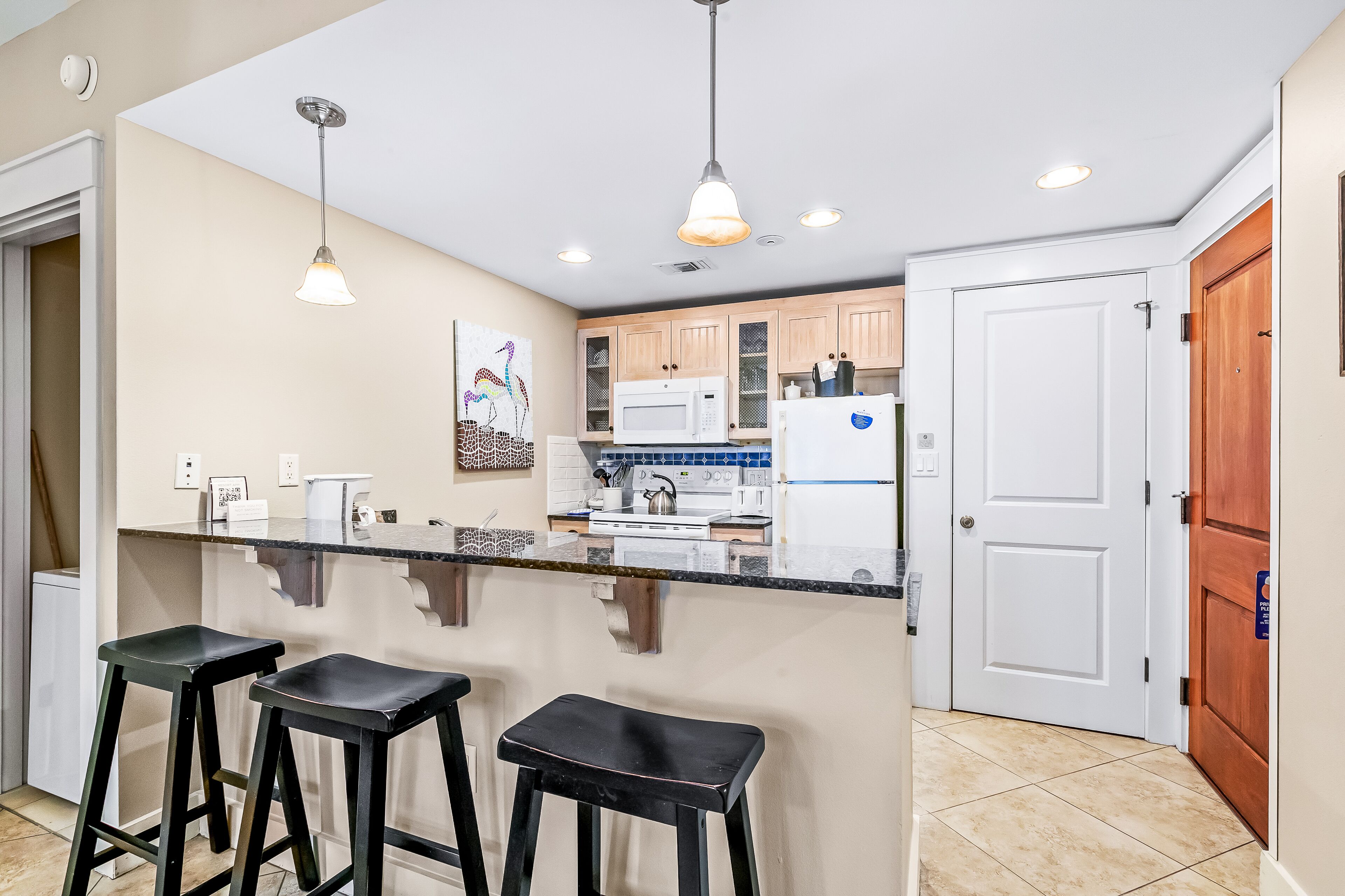 Fantastic condo near the village & beach with pool, private balcony