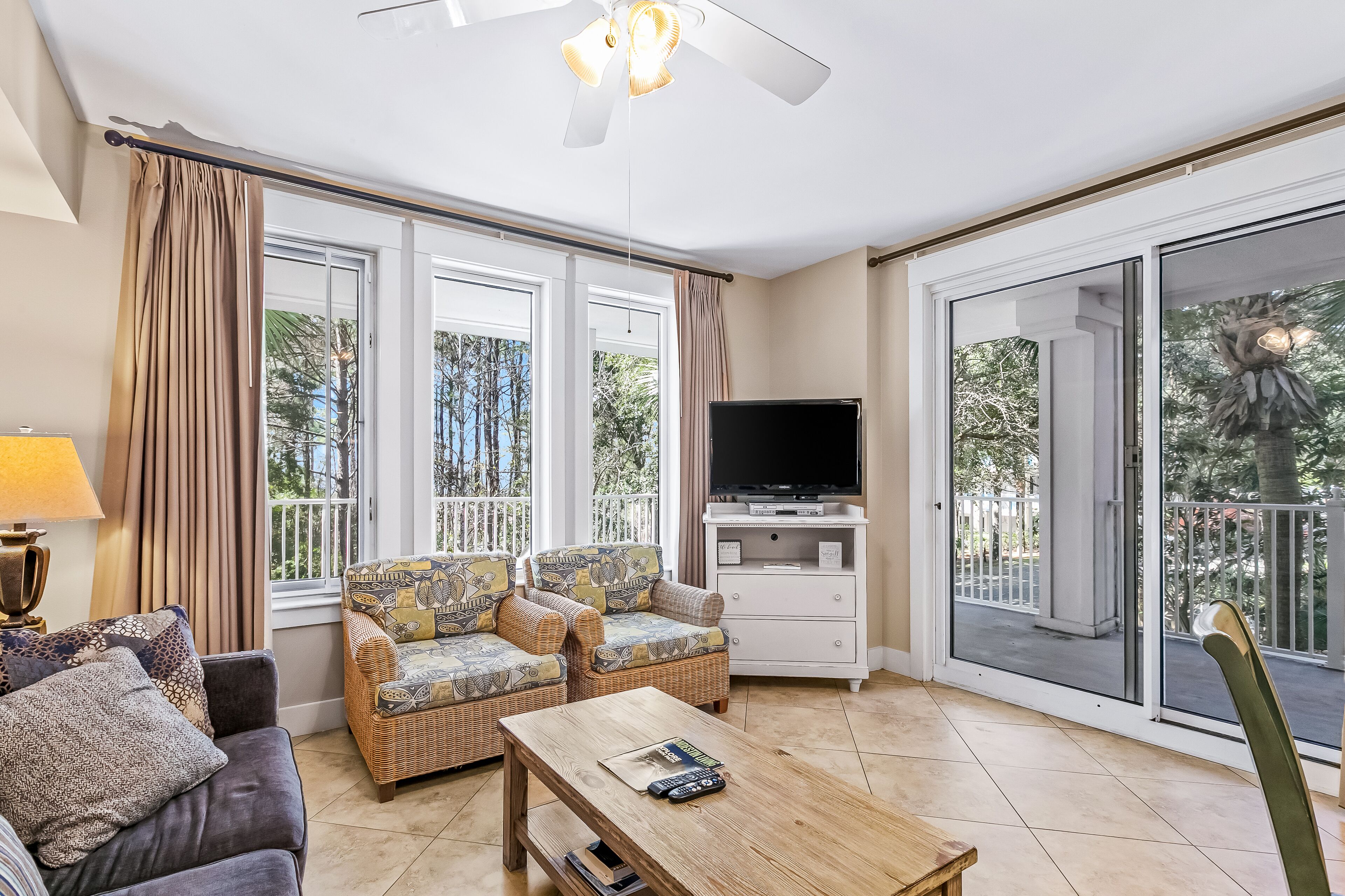 Fantastic condo near the village & beach with pool, private balcony