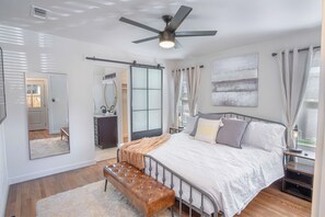 3 bedrooms, laptop workspace, iron/ironing board, bed sheets