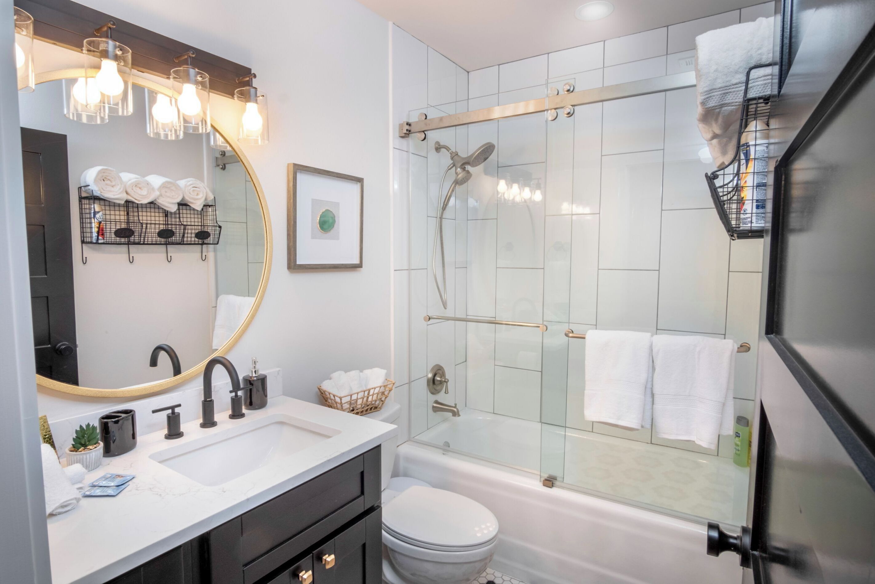 Dazzling 3 Br/2 BA Home Near Downtown Tower Americas