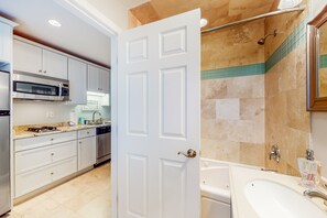 Fridge, microwave, stovetop, dishwasher - Quaint condo near private beach access with fireplace - close to dining (Dennis Port)