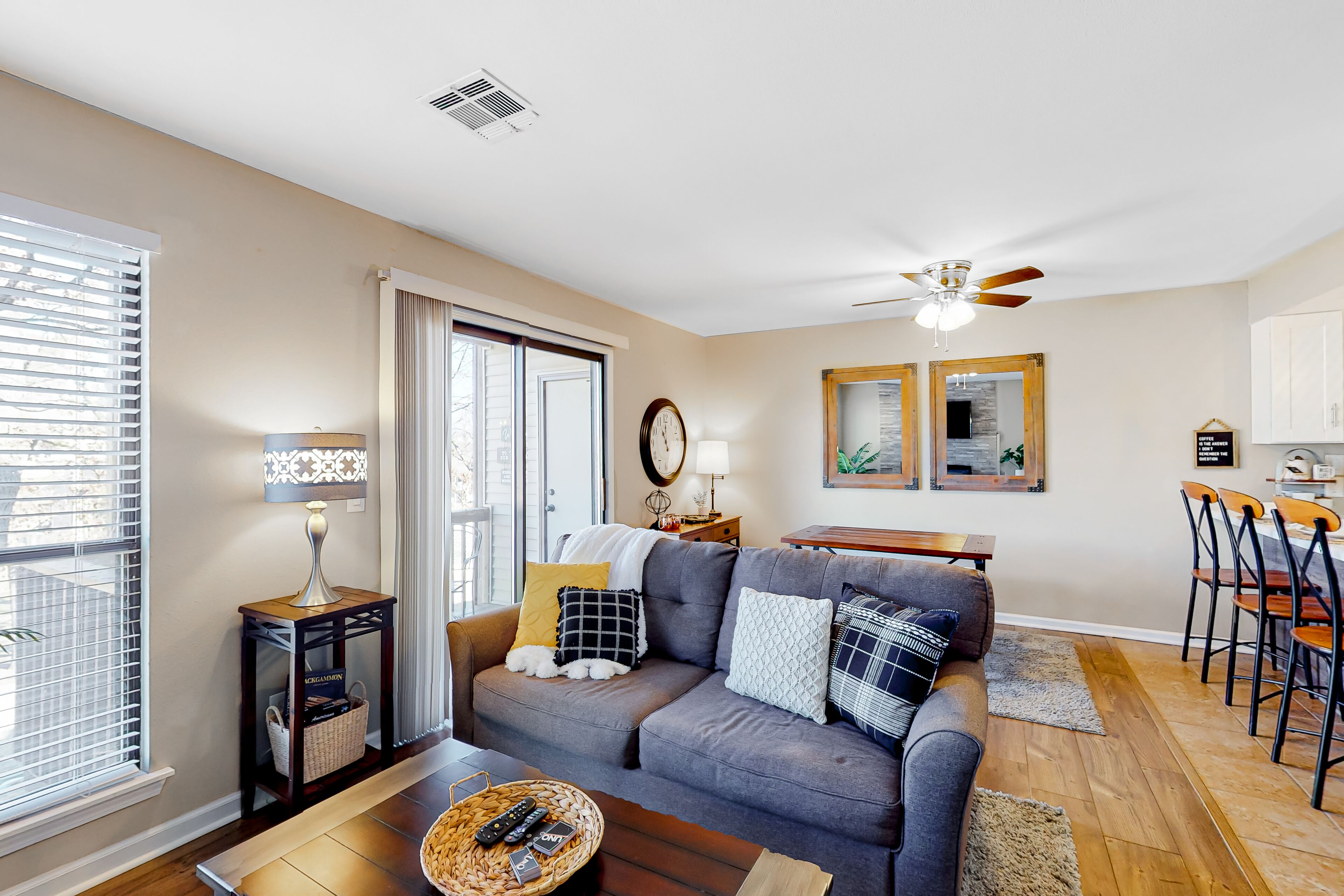 Resort Condo - Shared Pools & Hot Tubs - Fireplace, Fast WiFi, Full Kitchen, W/D